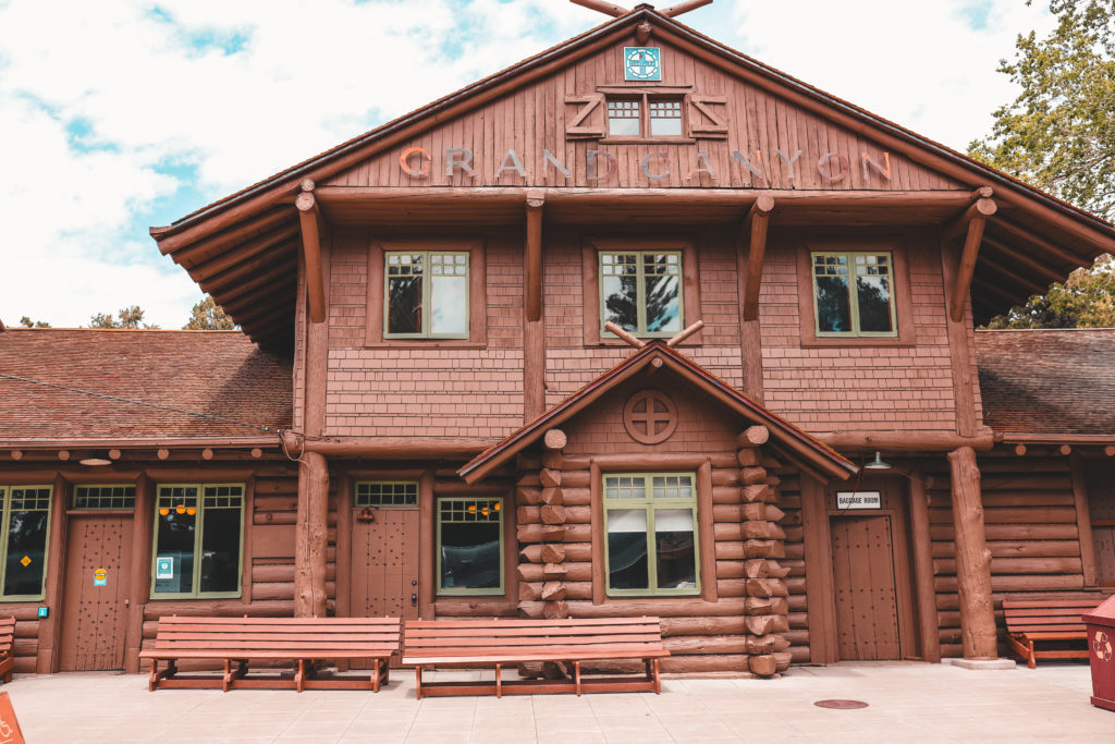 7 Things to Do in Wiliams, AZ | Grand Canyon Railway #simplywander
