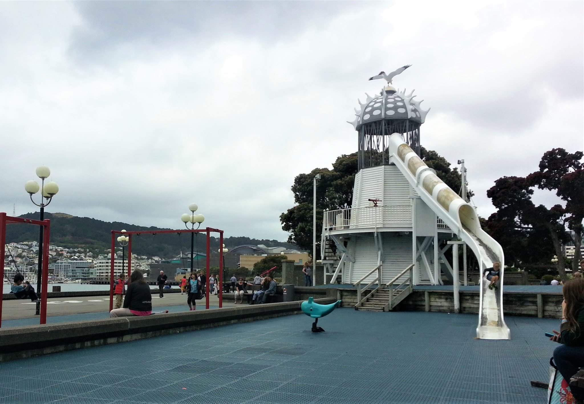 6 Fun things to do in Wellington New Zealand with kids | Frank Kitts Park #wellington #newzeland #simplywander #frankkittspark