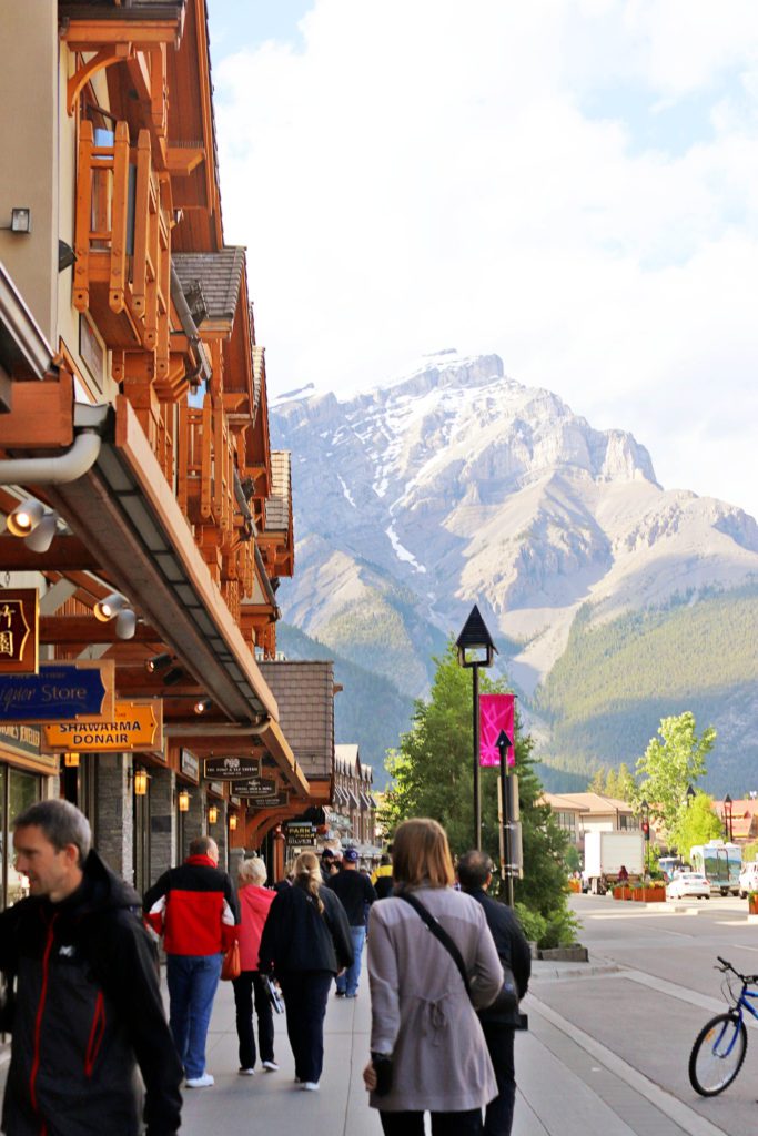  Banff Photography Guide: 15 Amazing Spots to take Photos in Banff | Simply Wander #banff #canada #simplywander