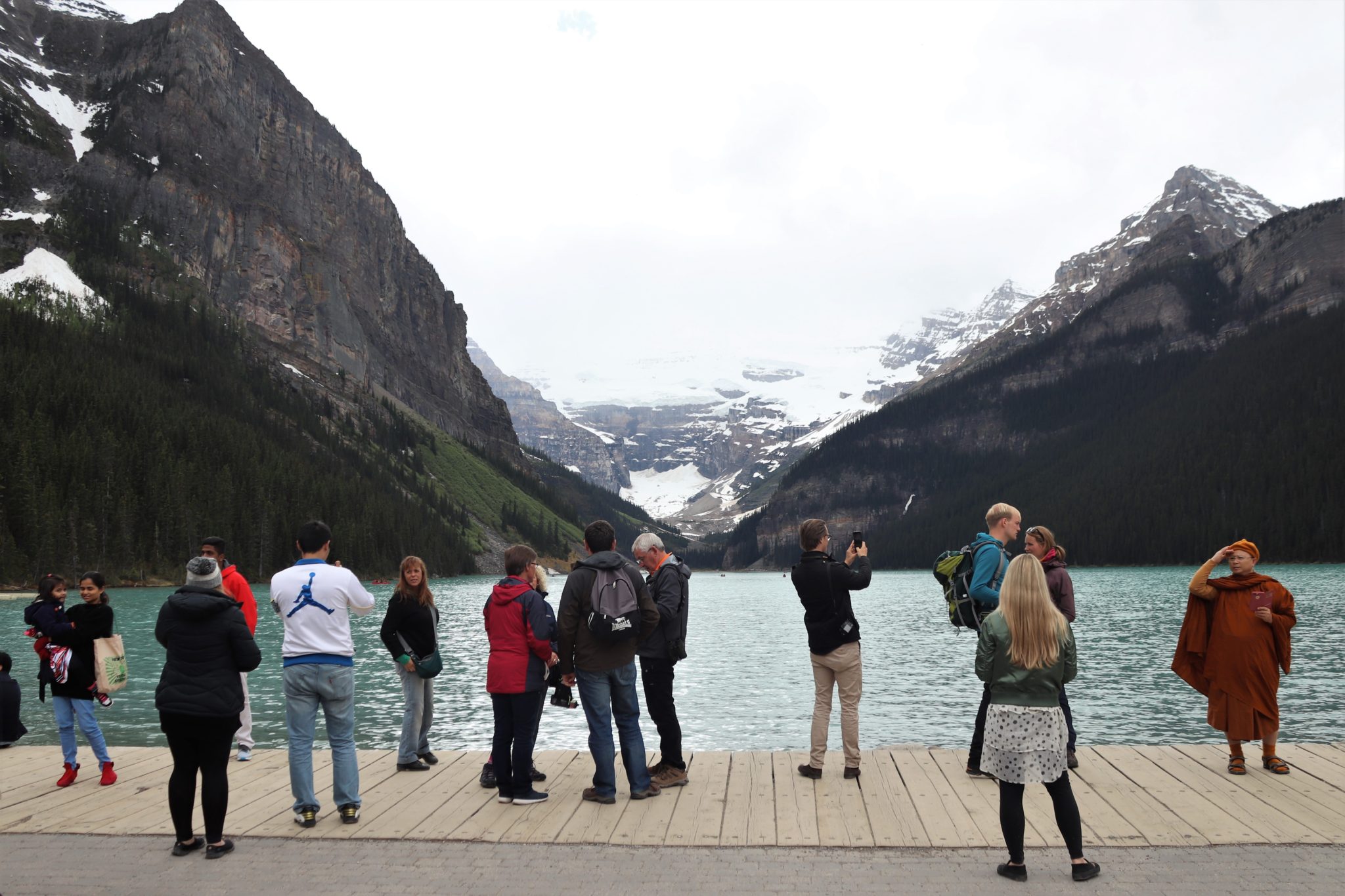 Tips for taking photos at Lake Louise | Banff Photography Guide: 15 Amazing Spots to take Photos in Banff | Simply Wander #banff #canada #simplywander #lakelouise