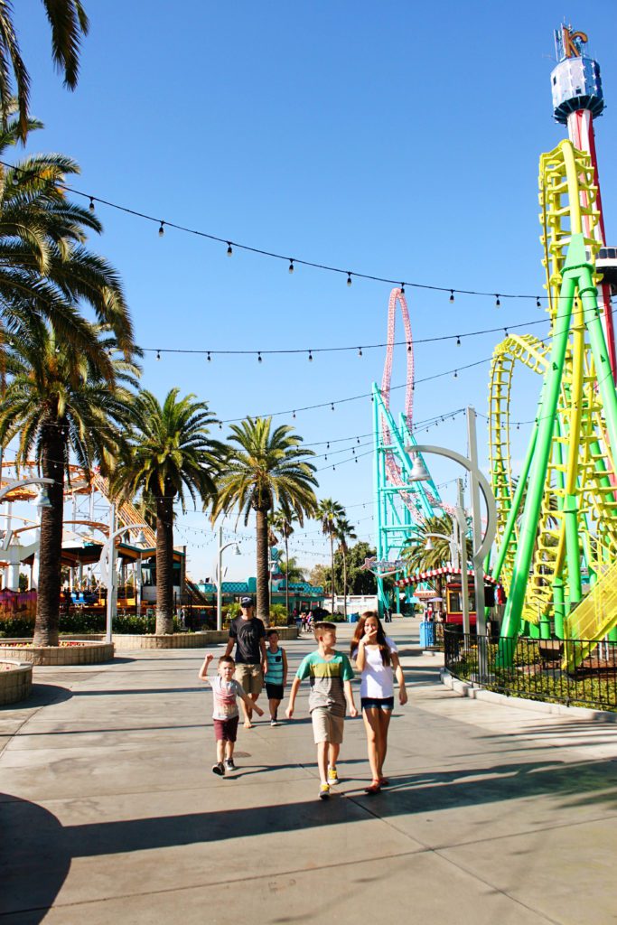 Discover a great alternative to Disneyland | 13 awesome things to do in  LA with kids #knottsberryfarm #california #LA #simplywander