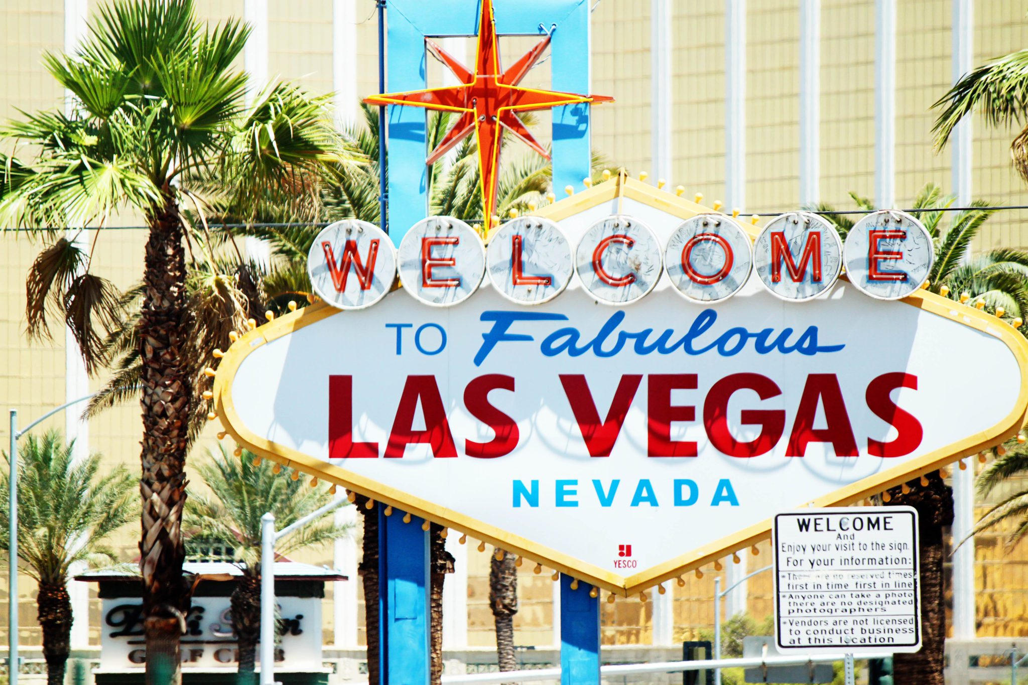 Family friendly guide to Las Vegas | Best things to do in Vegas with kids both on and off the strip #lasvegas #nevada #simplywander