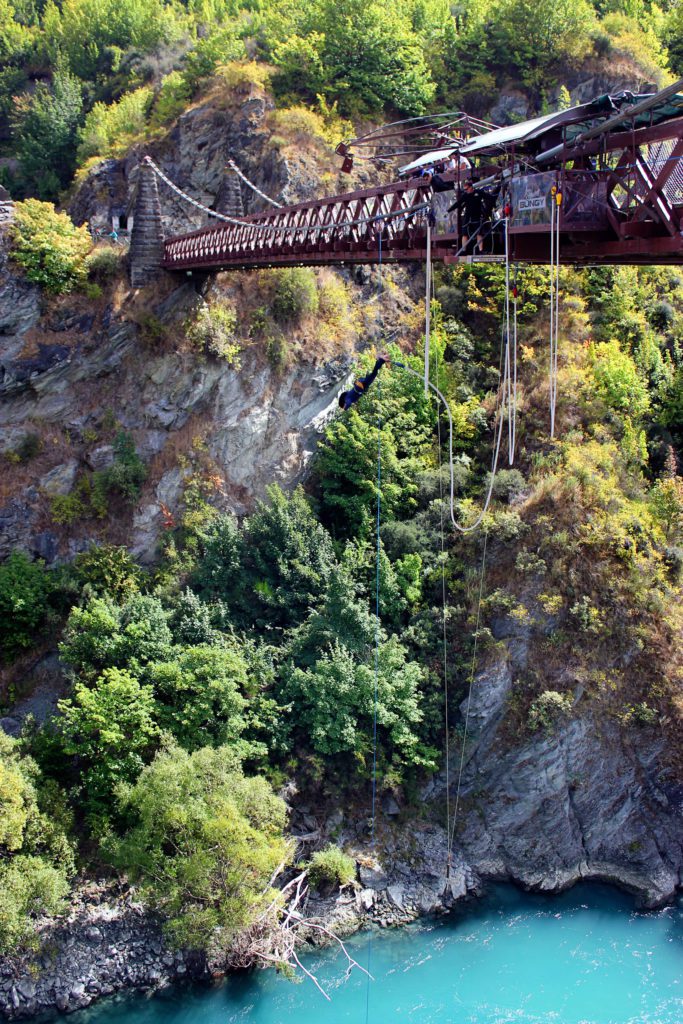 Kawarua River bridge in New Zealand is the birthplace of bungy jumping | 8 Unforgettable things to do in Queenstown New Zealand #newzealand #queenstown #simplywander #ajhackett #bungyjumping