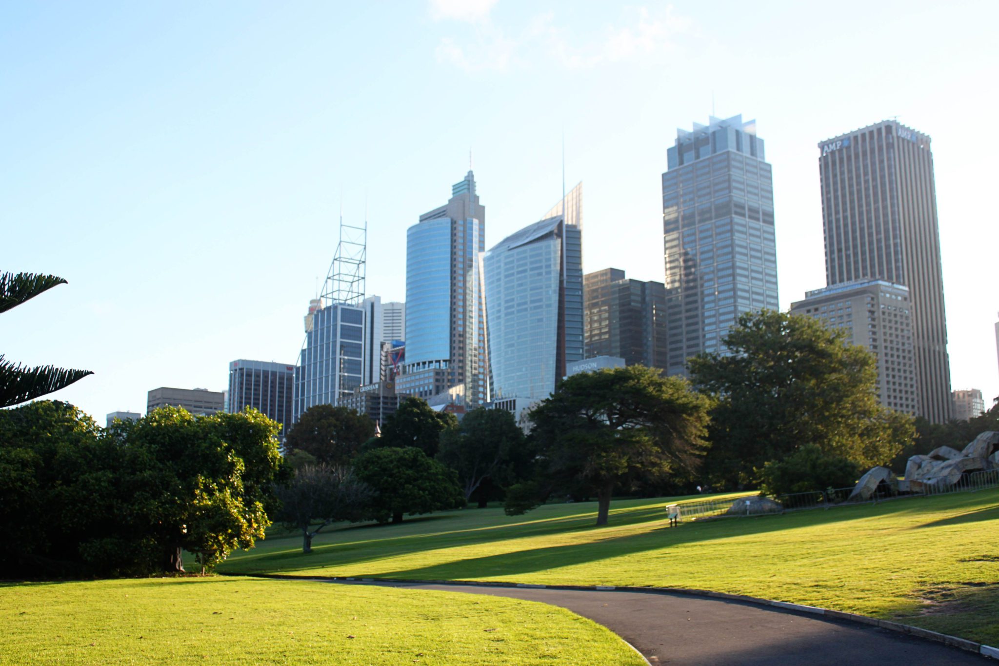 The Royal Botanic Gardens are the oldest public gardens in the southern hemisphere- Top 10 things to do in Sydney #sydney #australia #royalbotanicgardens #simplywander