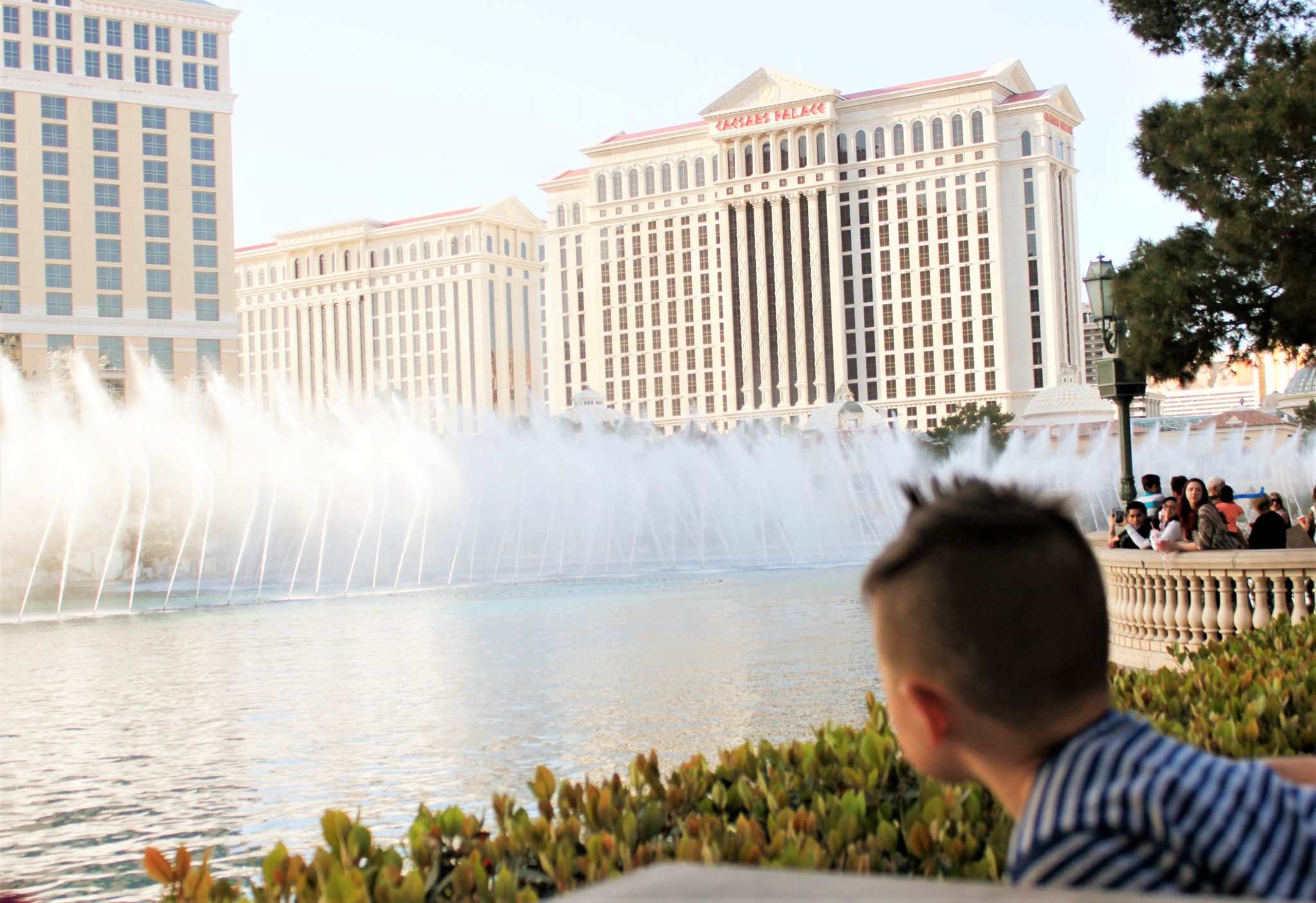 Family friendly guide to Las Vegas | Best things to do in Vegas with kids both on and off the strip #lasvegas #nevada #simplywander #bellagiowatershow #lasvegasstrip