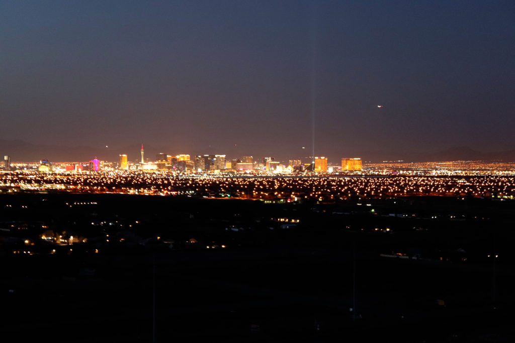 The best place to see the lights of Vegas is at Exploration Peak | Discover the best family activities off the Las Vegas strip | Family friendly guide to Las Vegas | Mountain's Edge Park #lasvegas #nevada #explorationpeak #simplywander 