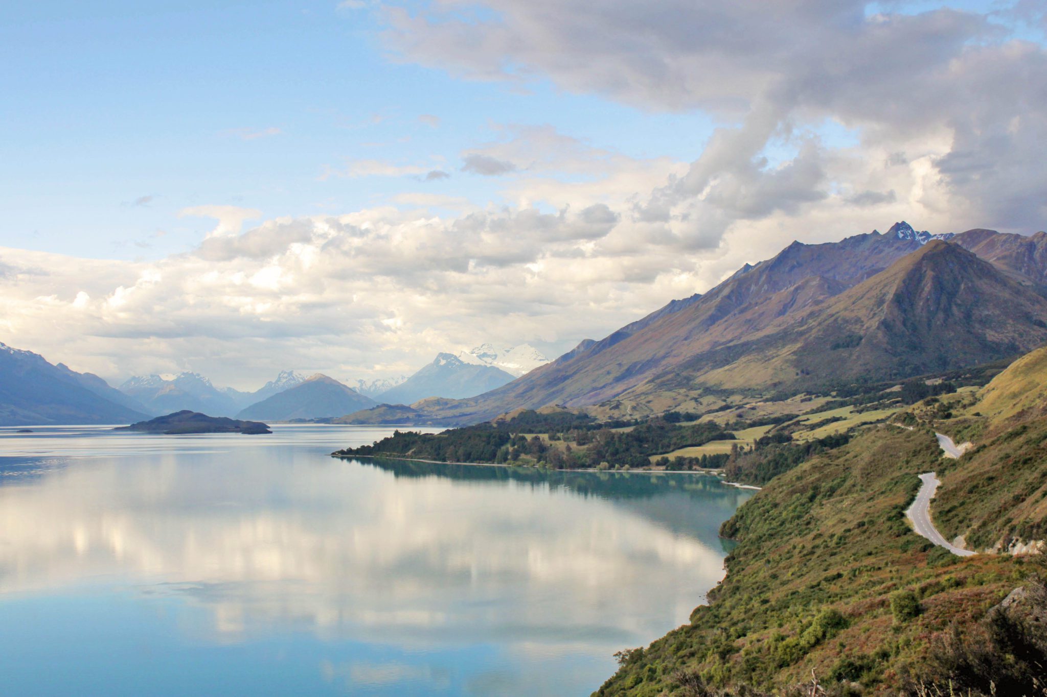 The drive to Glenorchy is one of the most beautiful drives in New Zealand 8 Unforgettable things to do in Queenstown New Zealand | Glenorchy #glenorchy #newzealand #queenstown #simplywander 