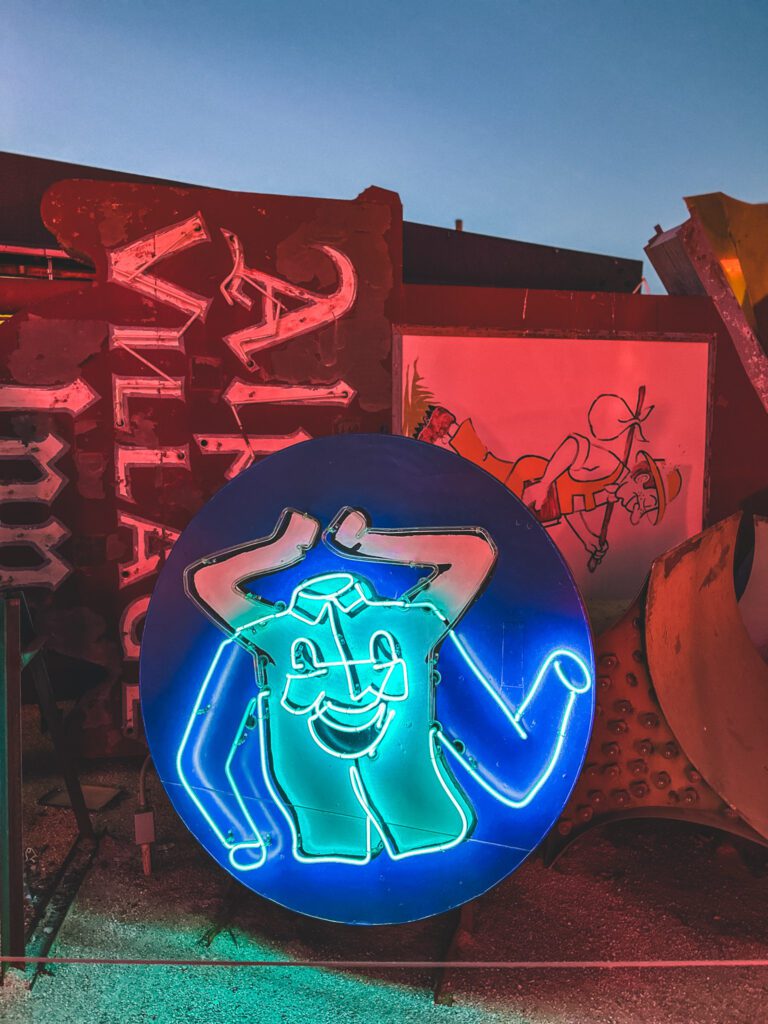 Best Things to Do in Las Vegas With Kids | Neon Museum #simplywande