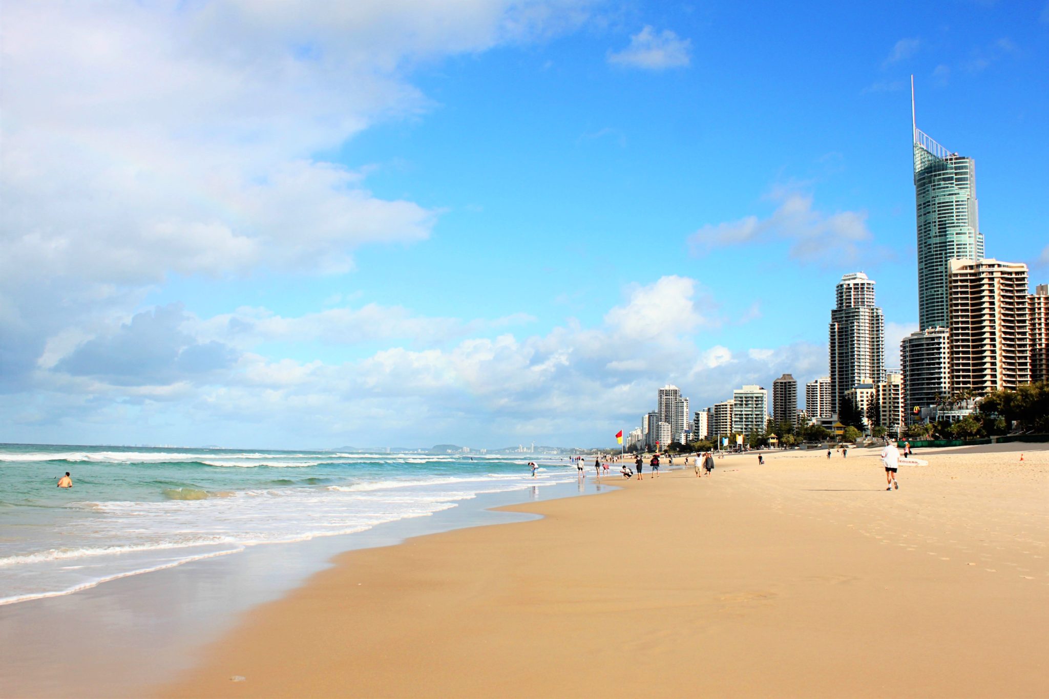 5 must see locations from the Gold Coast of Australia to the Sunshine Coast #australia #goldcoast #sunshinecoast #surfersparadisebeach #simplywander