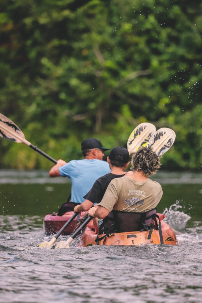 29 Bucket List Things to Do in Kauai With Kids | Wailua River Kayaking #simplywander