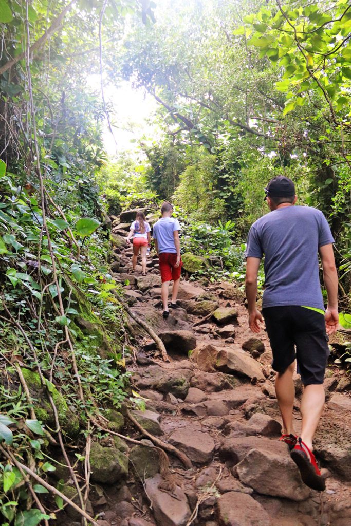8 of the best hikes in Kauai with kids | Kalalau Trail #simplywander #kauai #hawaii #kalalautrail