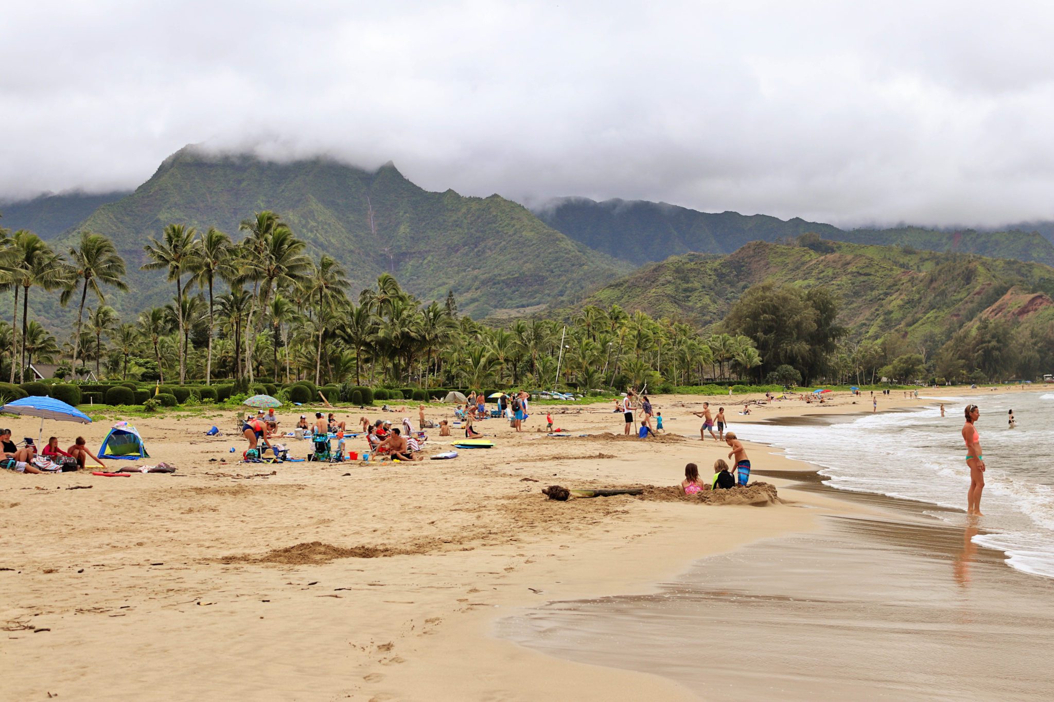 Hanalei Bay is one of the best beaches in Kauai- Top things to do in Kauai #kauai #hawaii #simplywander