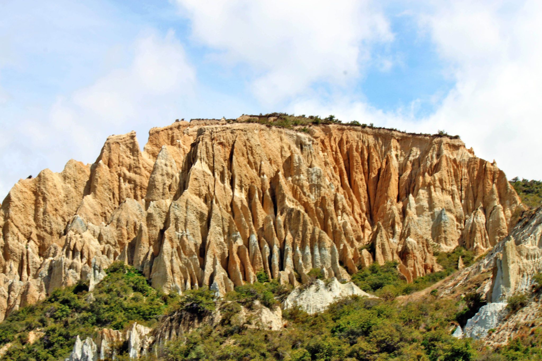 You will never guess that these clay cliffs are found in New Zealand!- Visit these 17 underrated spots on New Zealand's South Island- Where to go in New Zealand #newzealand #southisland #omaramaclaycliffs