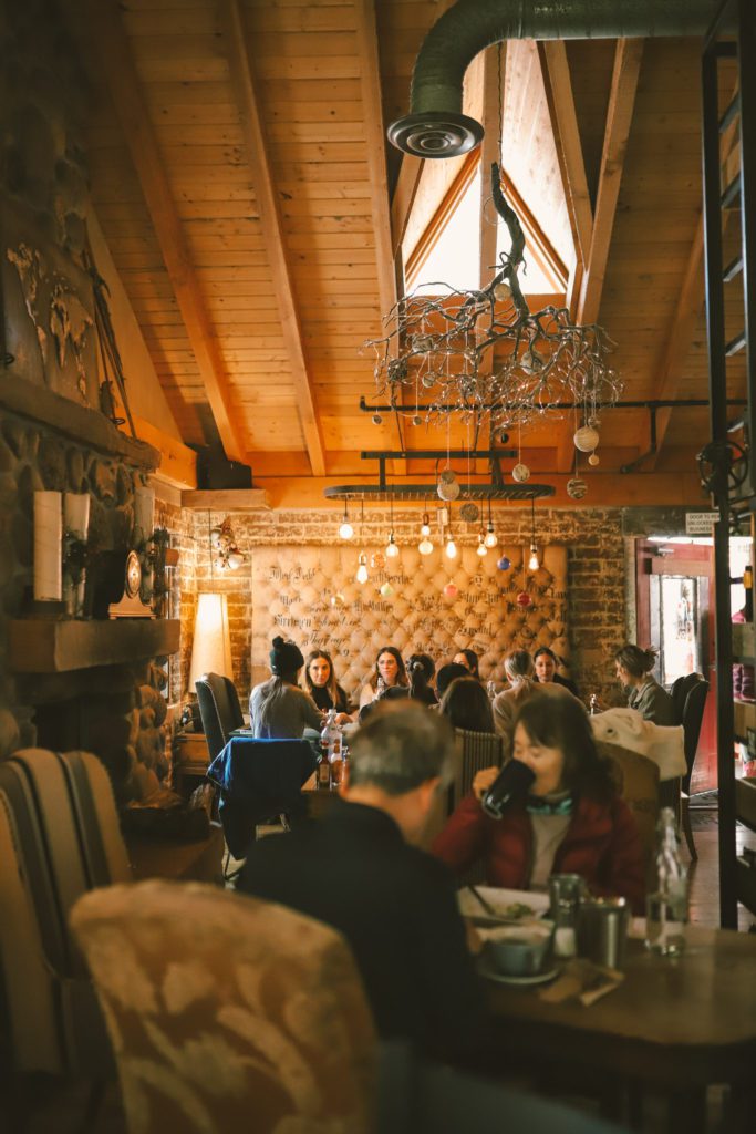 Best Things to do in Sedona for a Weekend | Lunch at Pump House Station #simplywander
