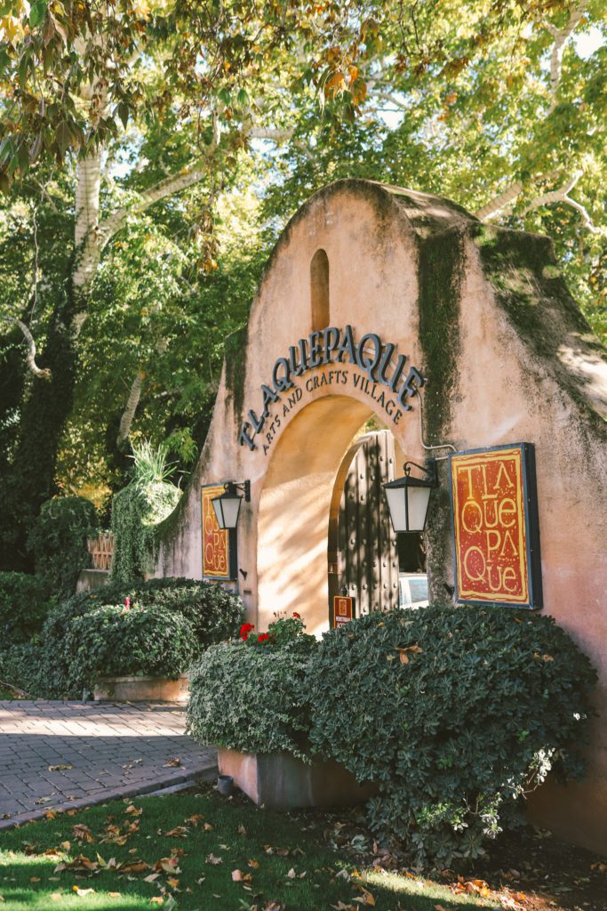 Best Things to do in Sedona for a Weekend | Shopping at Tlaquepaque Arts and Crafts Village  #simplywander