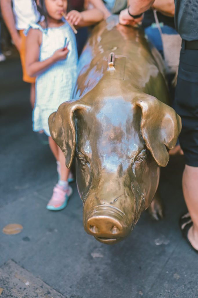 Fun Things to Do in Seattle With Kids | Pike Place Market Rachel the Piggy Bank  #simplywander
