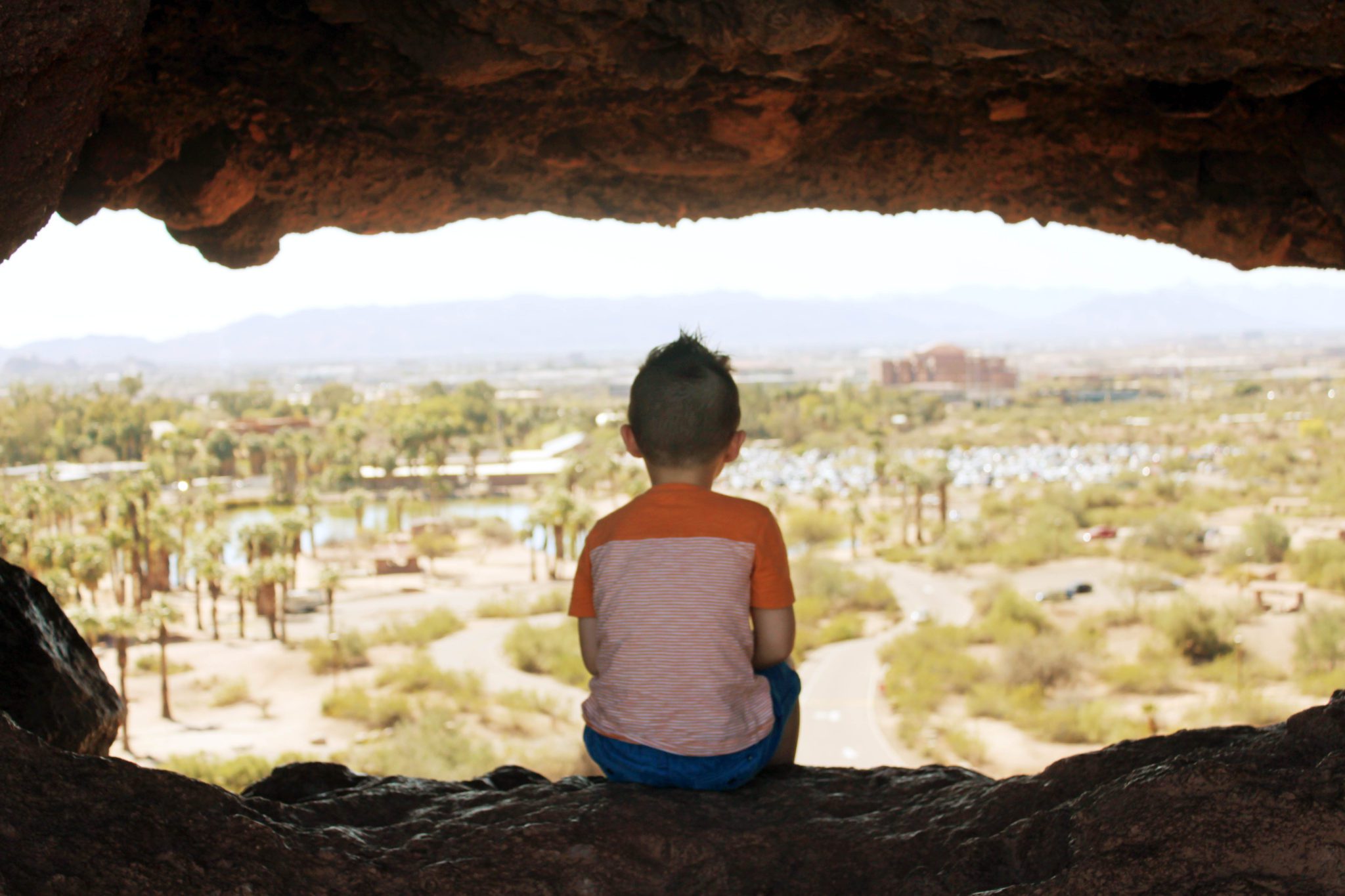 Best family friendly hikes in Phoenix- 101 activities for Phoenix Kids #phoenix #arizona #holeintherock