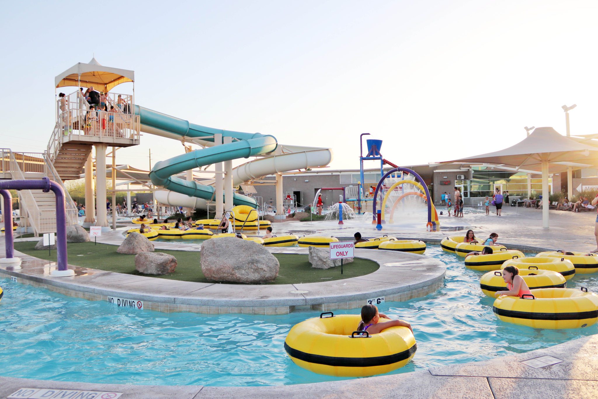 Best pools and splash pads in Phoenix and the East Valley- 101 activities for Phoenix Kids #phoenix #arizona #mesquitegroves