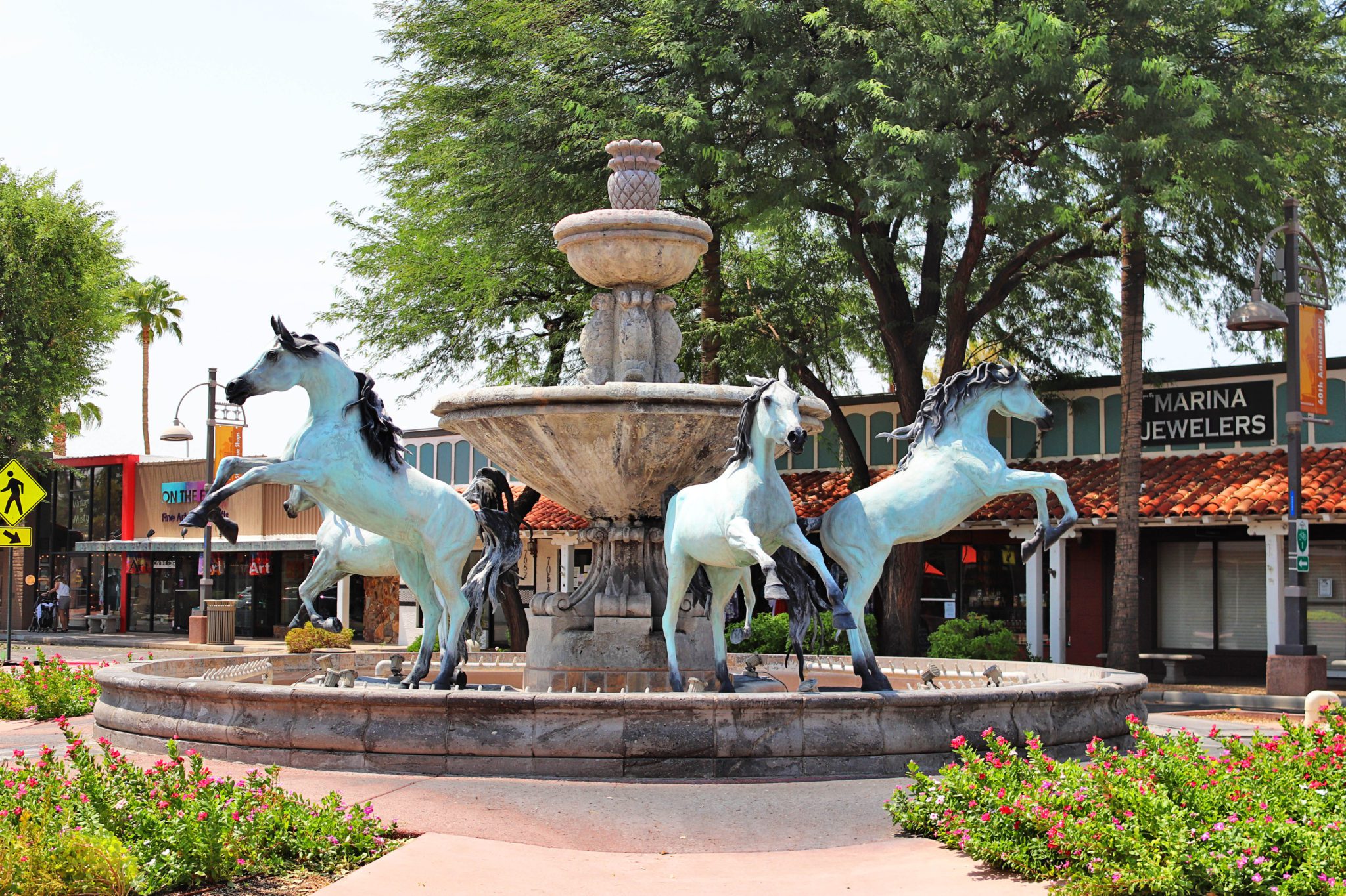Scottsdale's 5th Avenue Shops offer unique and eclectic boutique shopping | What to do in Scottsdale Arizona #scottsdale #arizona #5thavenueshops