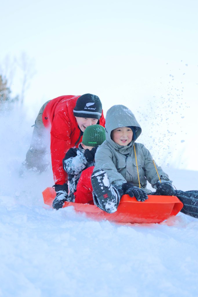 Where to find the best sledding hill near Pinetop Arizona | A Local's Guide to Pinetop #pinetop #arizona #simplywander #sleddinghill