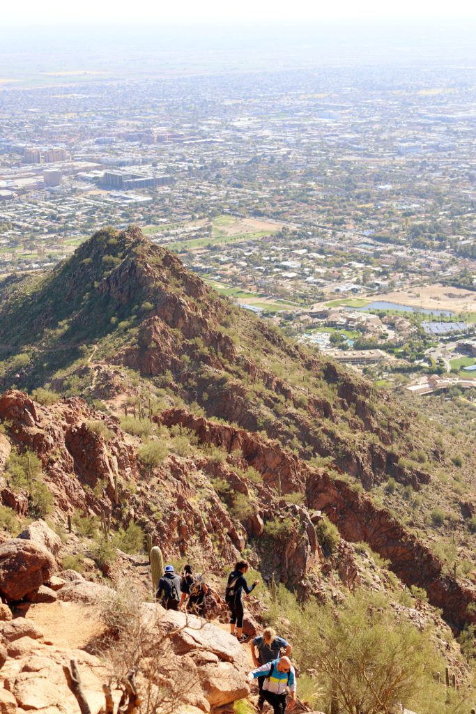 Hiking Camelback | What to do in Scottsdale on a girl's weekend #scottsdale #arizona #camelback #simplywander