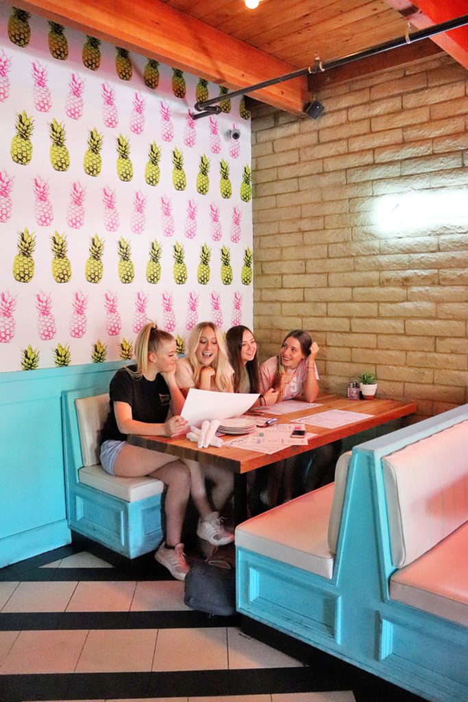 The best places to eat in Old Town Scottsdale Arizona | What to do in Scottsdale on a girl's weekend #scottsdale #arizona #diegopops