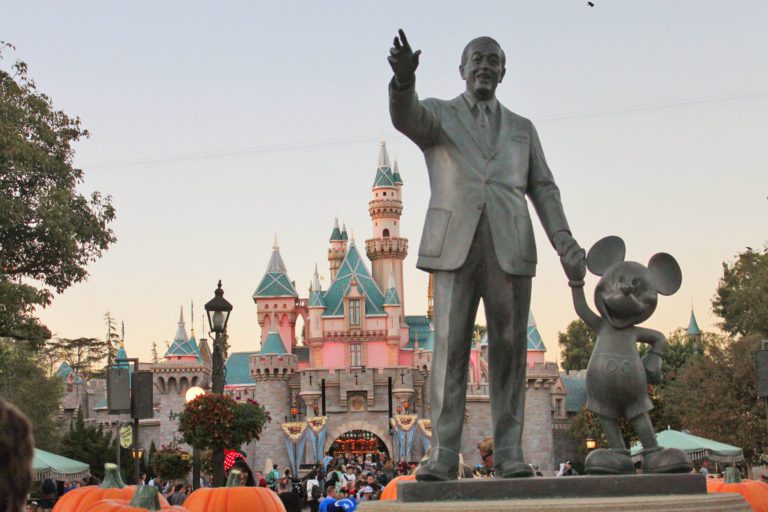 13 Tips and Tricks for Visiting Disneyland - Simply Wander