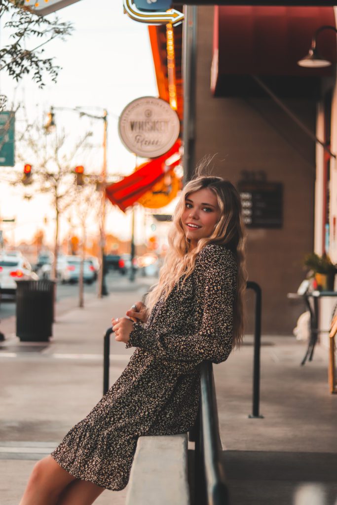Best photoshoot locations in the Phoenix East Valley | Downtown Gilbert photoshoot #simplywander #downtowngilbert #photoshoot
