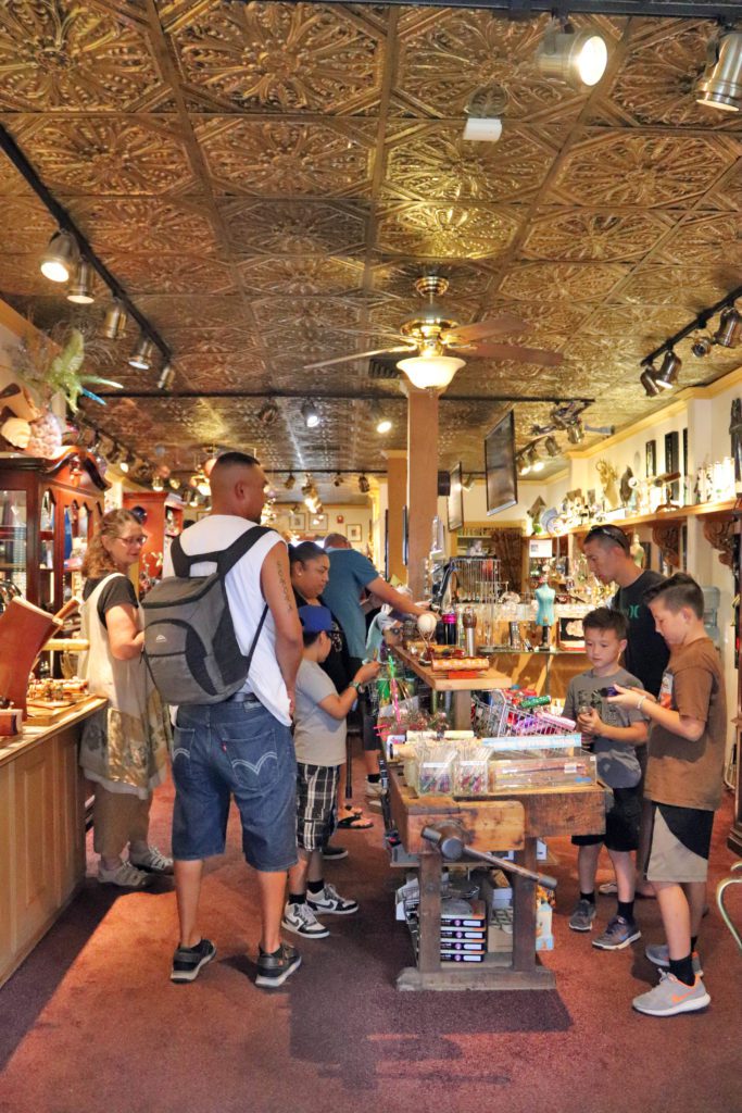Jerome's Nelli Bly is the largest kaleidoscope store in the world | First time guide to visiting Jerome ghost town #jerome #arizona #nelliebly #simplywander