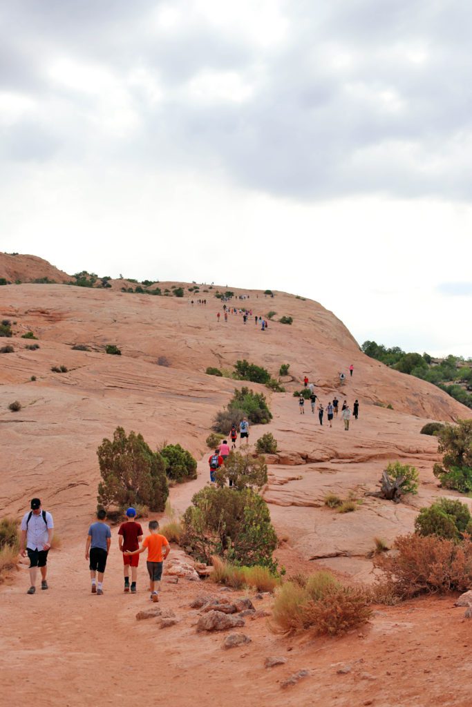 Best hikes for kids in Arches National Park | First time guide to Moab Utah #moab #utah #simplywander #archesnationalpark
