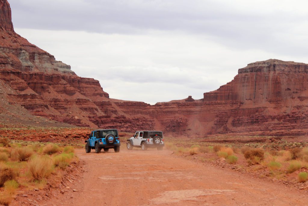 Moab's Hurrah Pass and Chicken Corners | Best off road trails in Moab Utah | First time guide to Moab Utah #moab #utah #simplywander