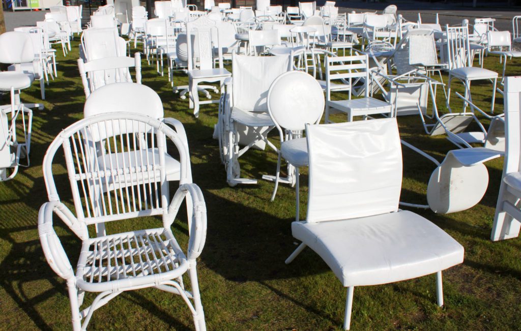 Visit Christchurch NZ's 185 empty white chair earthquake memorial | A local's guide to Christchurch New Zealand | Top things to do in Christchurch #christchurch #newzealand