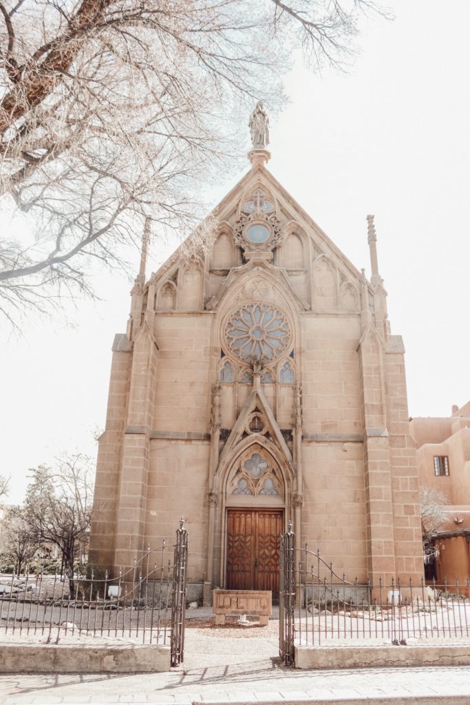 Discover what miraculous event makes this Santa Fe church so special | 5 Awesome things to do in Santa Fe with kids | Simply Wander #santafe #newmexico #simplywander #lorettochapel