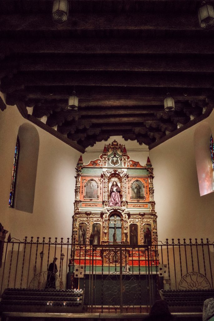 Discover what makes this Santa Fe church so special | 5 Awesome things to do in Santa Fe with kids #santafe #newmexico #saintfrancisbasilica #simplywander