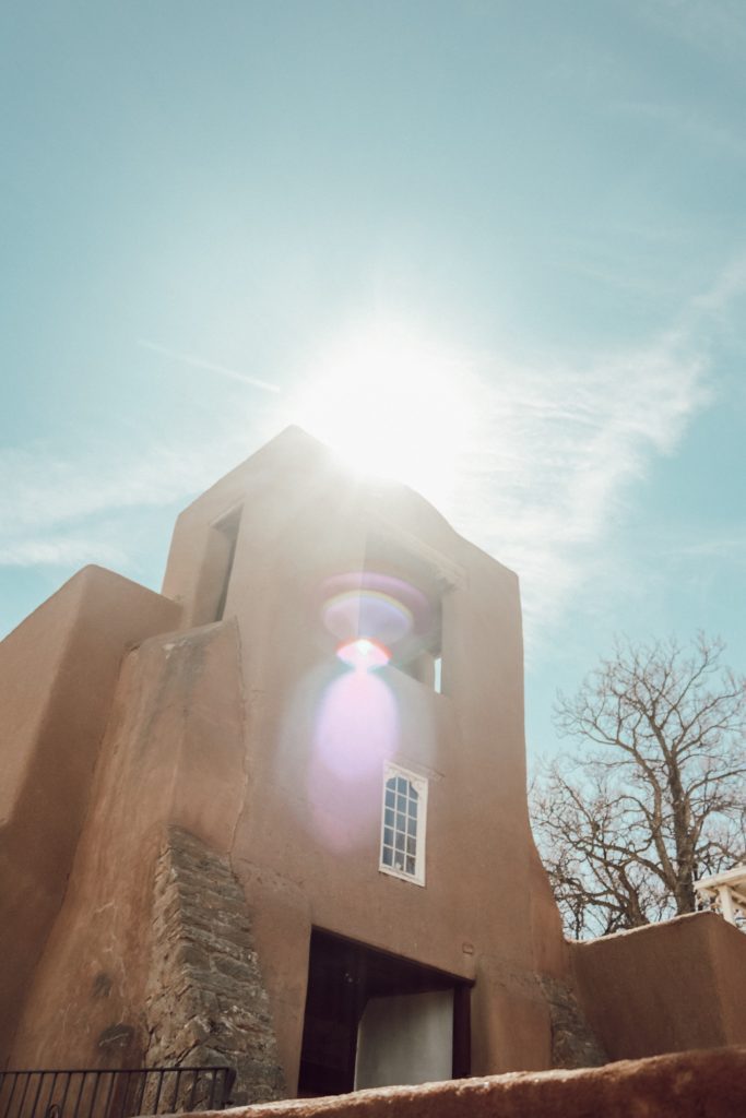 Discover the oldest church in the US in Santa Fe | 5 Awesome things to do in Santa Fe with kids #santafe #newmexico #sanmiguelchurch #simplywander