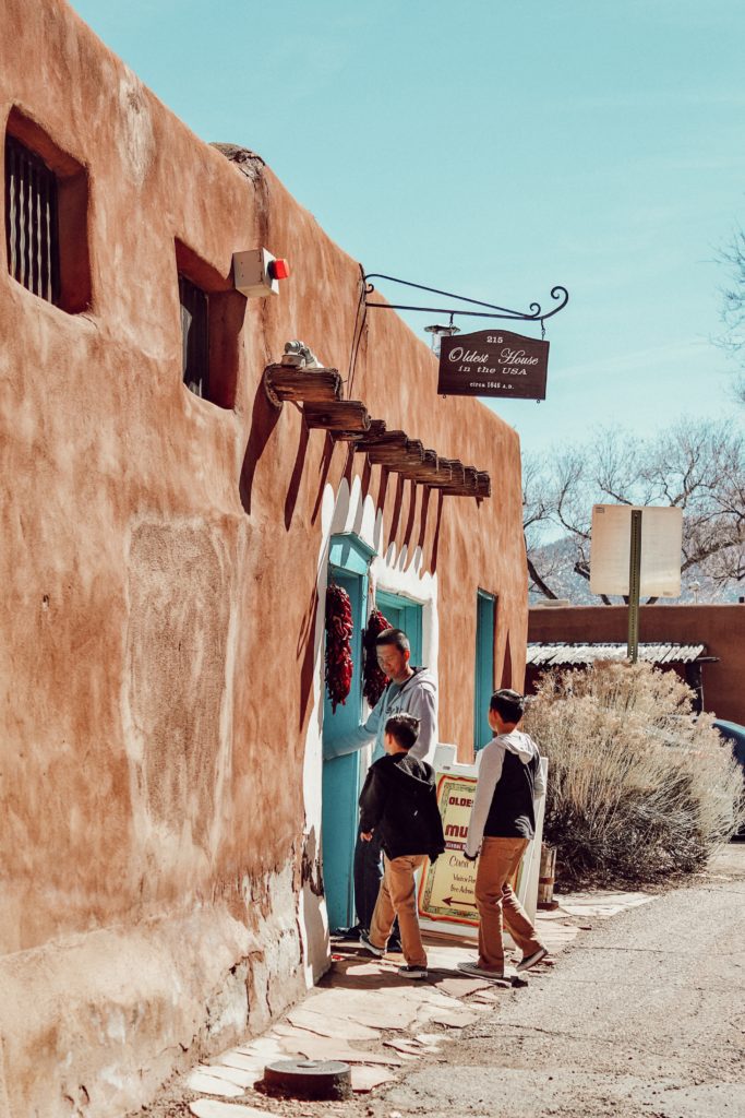 Discover the oldest home in the US in Santa Fe | 5 Awesome things to do in Santa Fe with kids #santafe #newmexico #simplywander #oldesthousemuseum