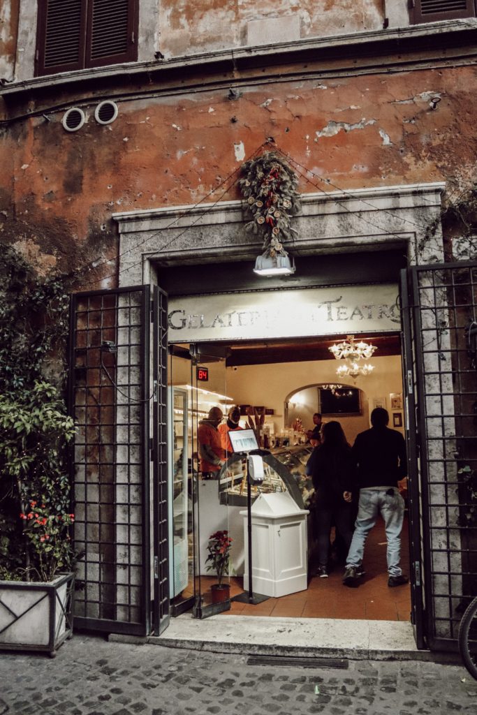 Where to find the best gelato in Rome | Gelateria del Teatro #rome #italy #gelato #simplywander