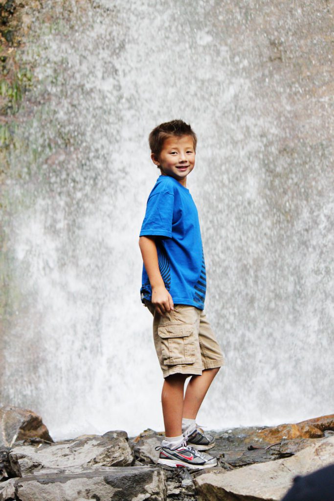 This easy hike in Utah County leads to an awesome waterfall | Awesome things to do in Utah County with Kids #utah #battlecreekfalls #simplywander