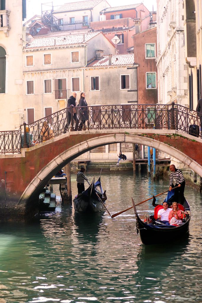 One perfect day in Venice Italy | Top things to see in Venice | Rialto Bridge #venice #italy #simplywander