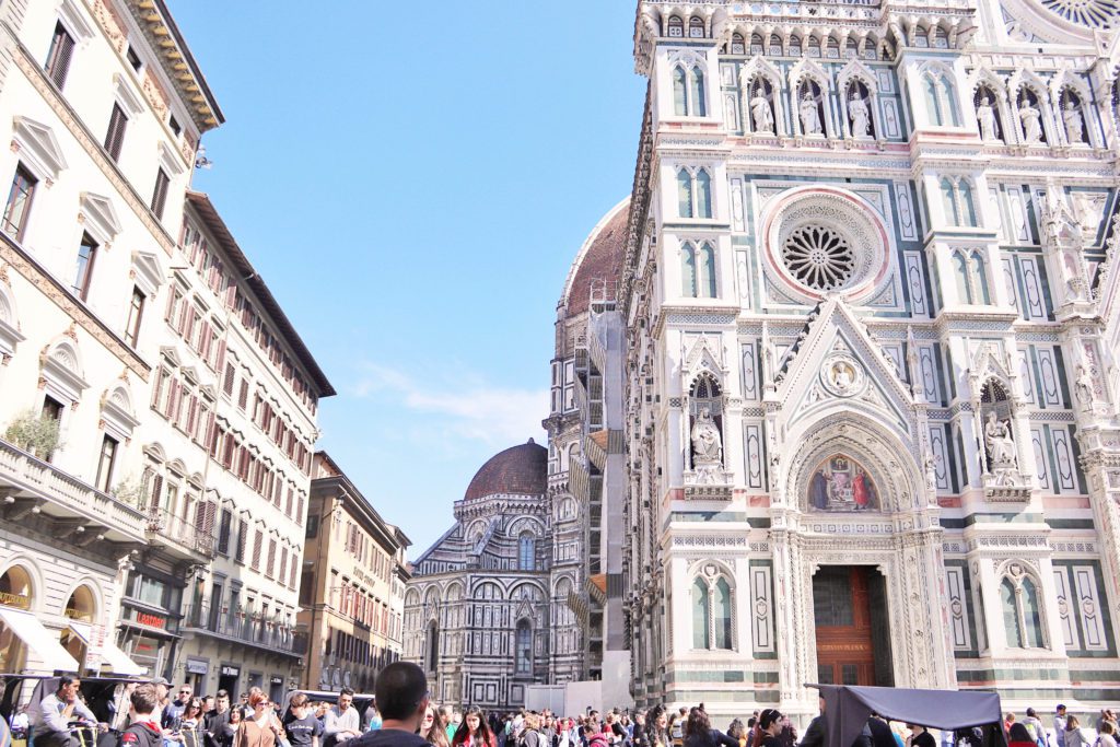 Piazza del Duomo | If you only have one day in Florence Italy don't miss these 5 spots | Simply Wander #Florence #Italy #piazzadelduomo