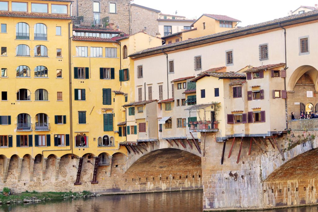 Ponte Vecchio | If you only have one day in Florence Italy don't miss these 5 spots | Simply Wander #Florence #Italy #pontevecchio