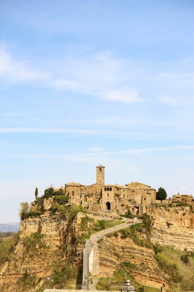 Tips for visiting Civita di Bagnoregio | How to spend a romantic weekend in Tuscany Italy #simplywander #civitadibagnoregio #italy #tuscany
