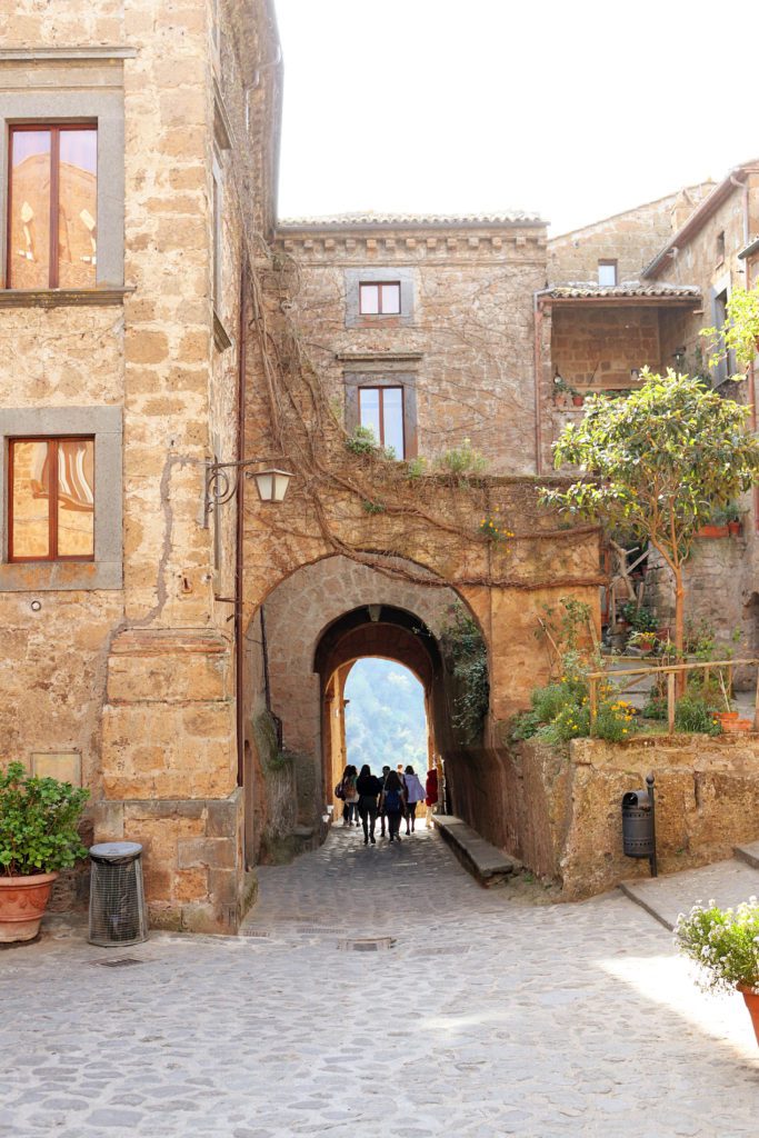 Tips for visiting Civita di Bagnoregio | How to spend a romantic weekend in Tuscany Italy #simplywander #civitadibagnoregio #italy #tuscany