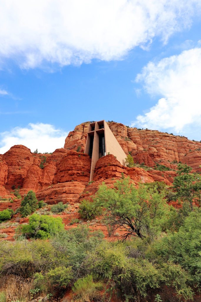 15 Fun Things to do in Sedona Arizona with Kids | Church of the Holy Cross #sedona #arizona