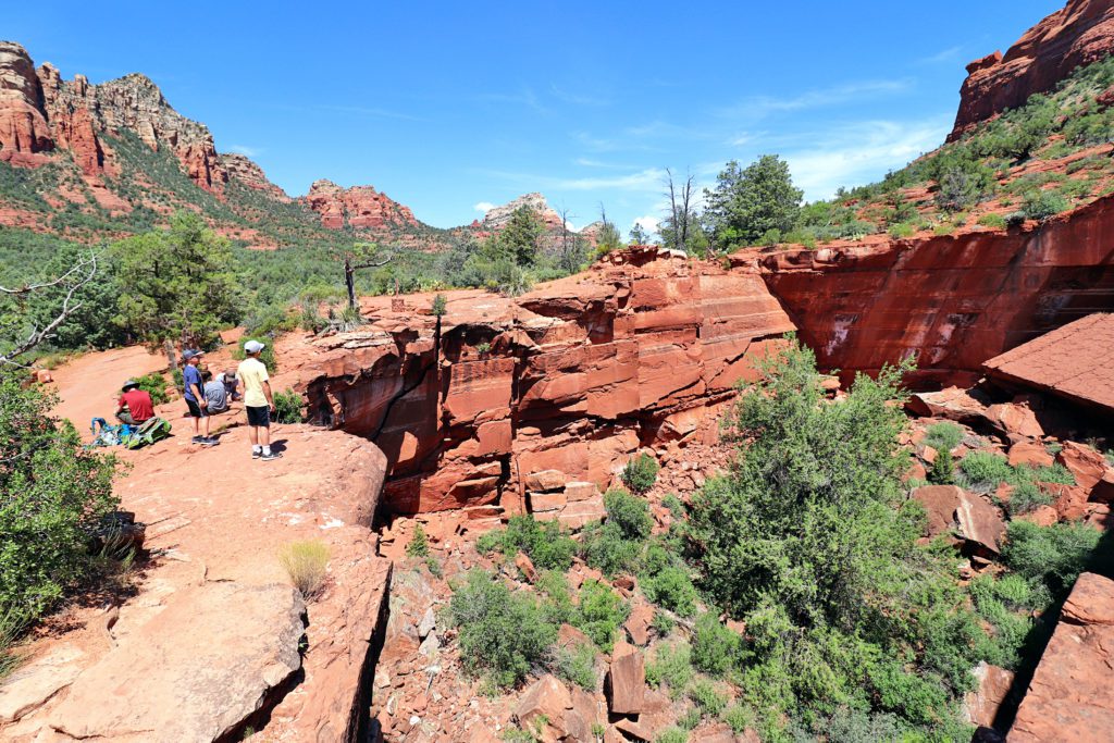 15 Fun Things to do in Sedona Arizona with Kids | Soldier Pass Trail | Devil's Kitchen #simplywander #soldierpass #devilskitchen #sedona #arizona