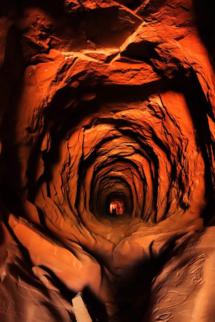 4 Reasons Kanab is Southern Utah's Best Kept Secret | Belly of the Dragon Tunnel #simplywander #kanab #southernutah #bellyofthedragon