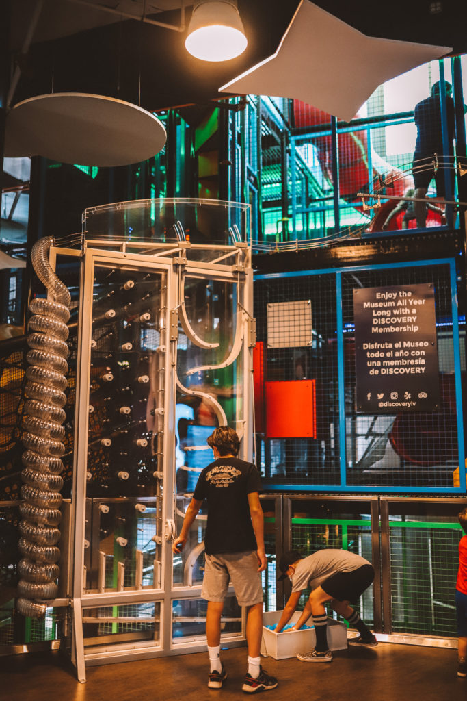 Best things to do off the Las Vegas strip with kids | Children's Discovery Museum #simplywander #childrensdiscoverymuseum #lasvegas