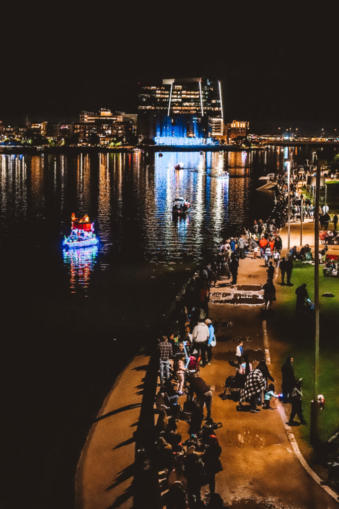 18 Best Places to go during Christmas in Arizona | Tempe Fantasy of Lights Boat Parade 