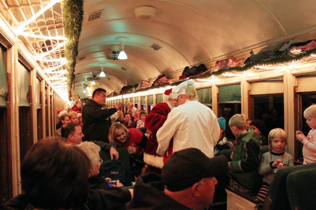 18 Places to experience the magic of Christmas in Arizona | Grand Canyon Railway Polar Express #simplywander #grandcanyonpolarexpress #arizona #christmas