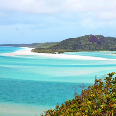 Tips for visiting Whitehaven Beach : Australia's Most Beautiful Island | Simply Wander #whitsundayislands #australia #whitehavenbeach #simplywander